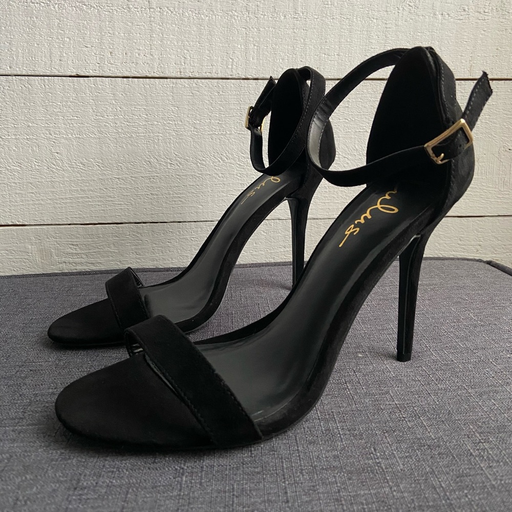 Lulu’s Black Single Strap Heels